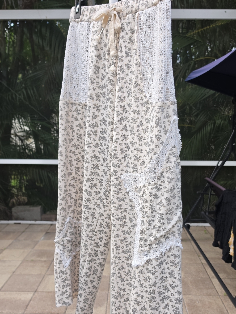 POL Floral and See-Though Lace Patchwork Barrel Pants